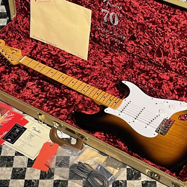Fender 70th Anniversary American Vintage II 1954 Stratocaster 2-Color Sunburst